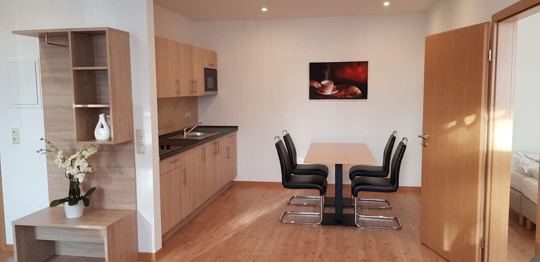 Apartment 1: Küche mit Essplatz