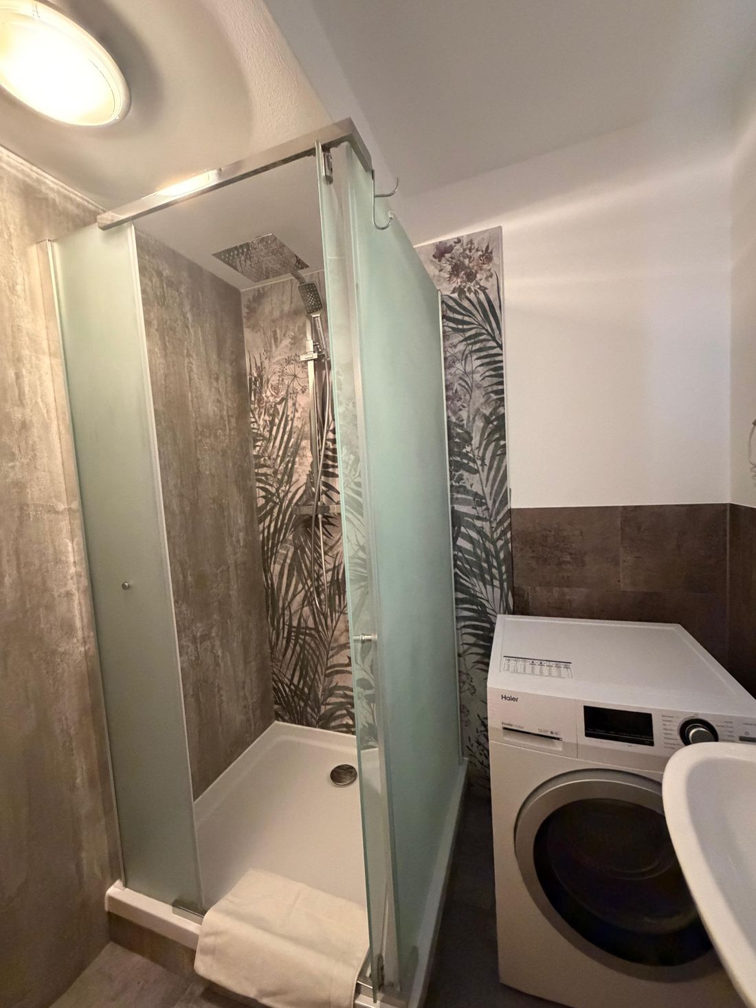 Apartment 2: Dusche und Waschmaschine